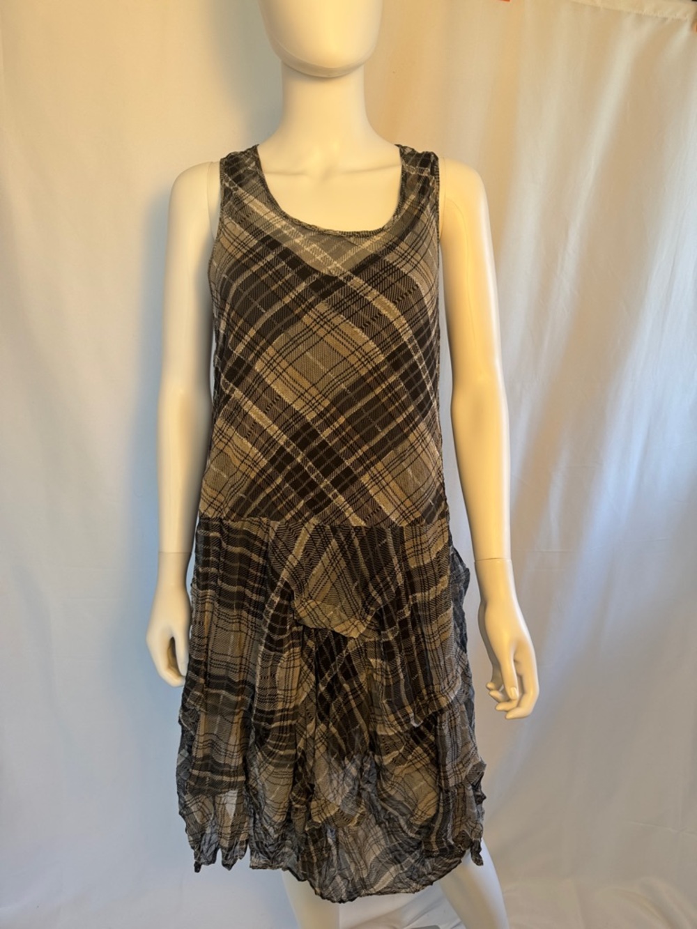 Comfy USA Plaid Tiered Sleeveless Midi Dress in Black and Gray